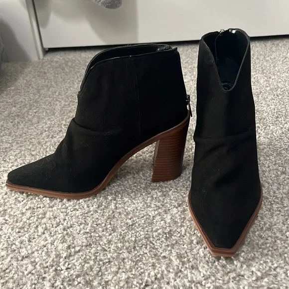 Vince Camuto Wenmina Bootie - Picture 4 of 6